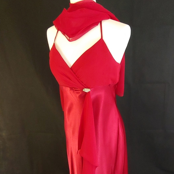 Night Way Collections Dresses & Skirts - Nightway Red Spaghetti Strap Backless Gown size 12